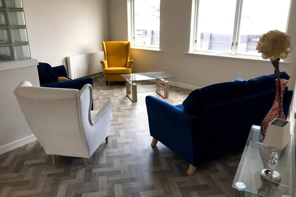 Stylish 3 Bed Apartment With Lough Atalia Views Galway Exterior foto